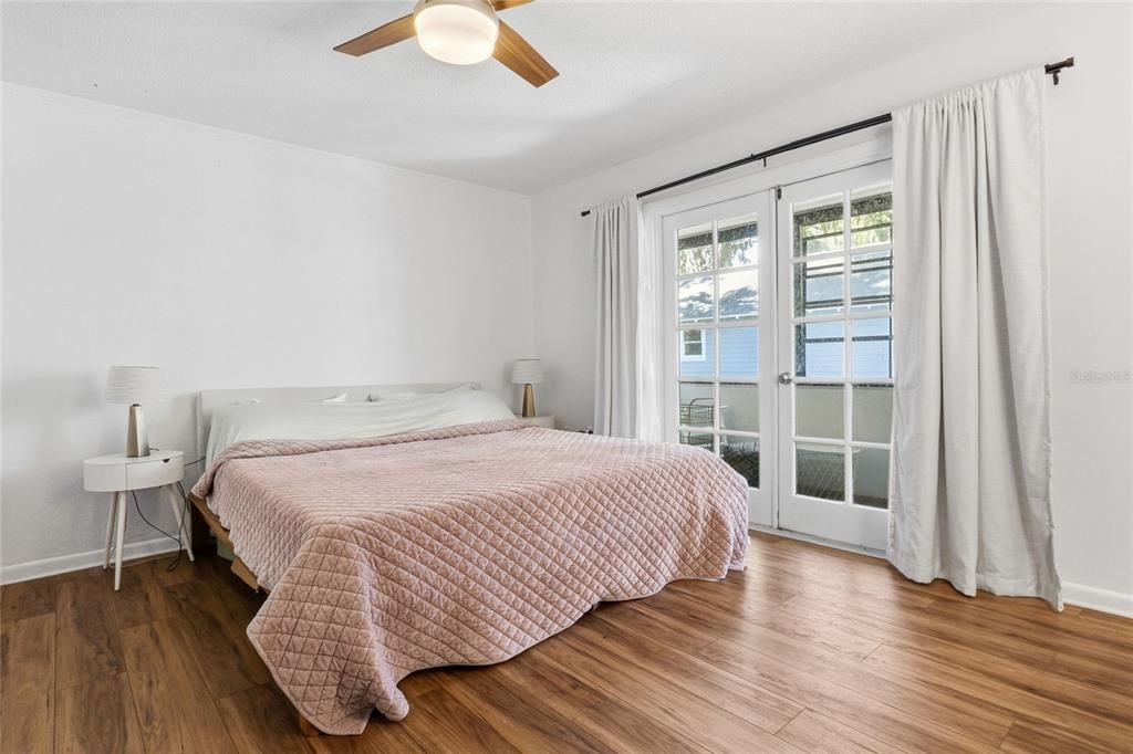 Activo con contrato: $260,000 (2 camas, 1 baños, 878 Pies cuadrados)