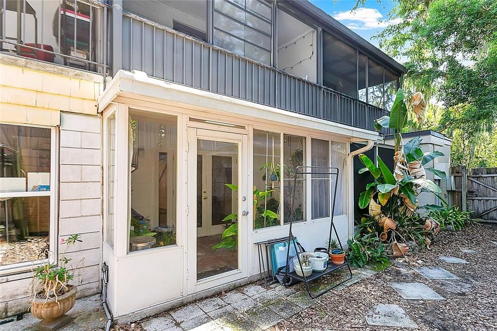 Activo con contrato: $260,000 (2 camas, 1 baños, 878 Pies cuadrados)