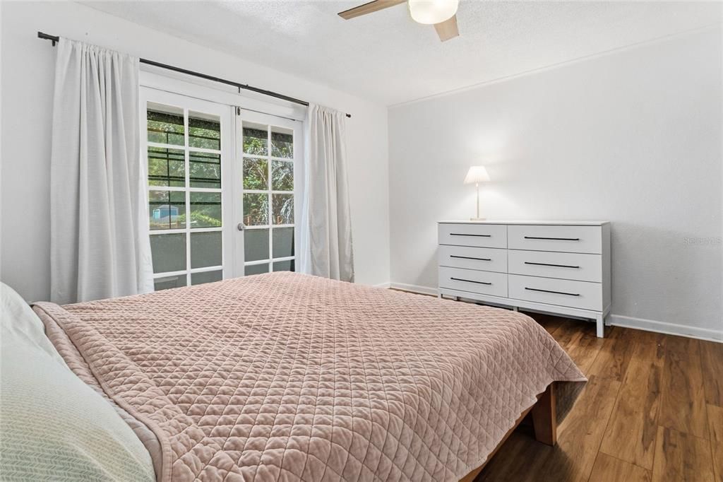 Activo con contrato: $260,000 (2 camas, 1 baños, 878 Pies cuadrados)