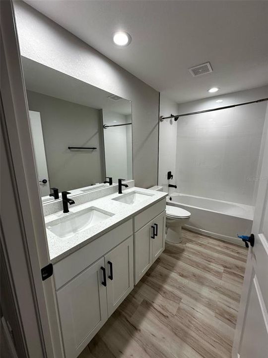 For Rent: $3,800 (4 beds, 2 baths, 1809 Square Feet)