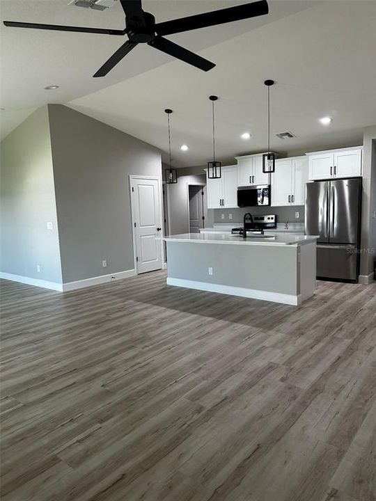 For Rent: $3,800 (4 beds, 2 baths, 1809 Square Feet)