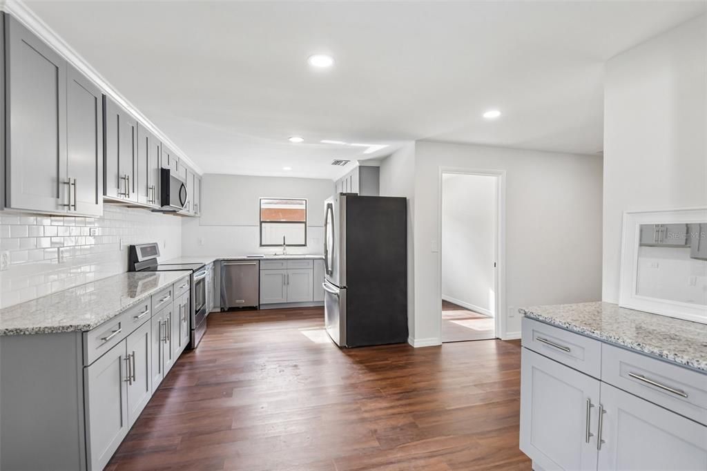 На продажу: $489,999 (3 спален, 2 ванн, 2478 Квадратных фут)