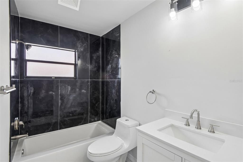На продажу: $489,999 (3 спален, 2 ванн, 2478 Квадратных фут)