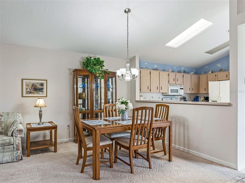 For Sale: $275,000 (2 beds, 2 baths, 1704 Square Feet)