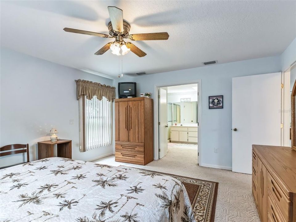 For Sale: $275,000 (2 beds, 2 baths, 1704 Square Feet)