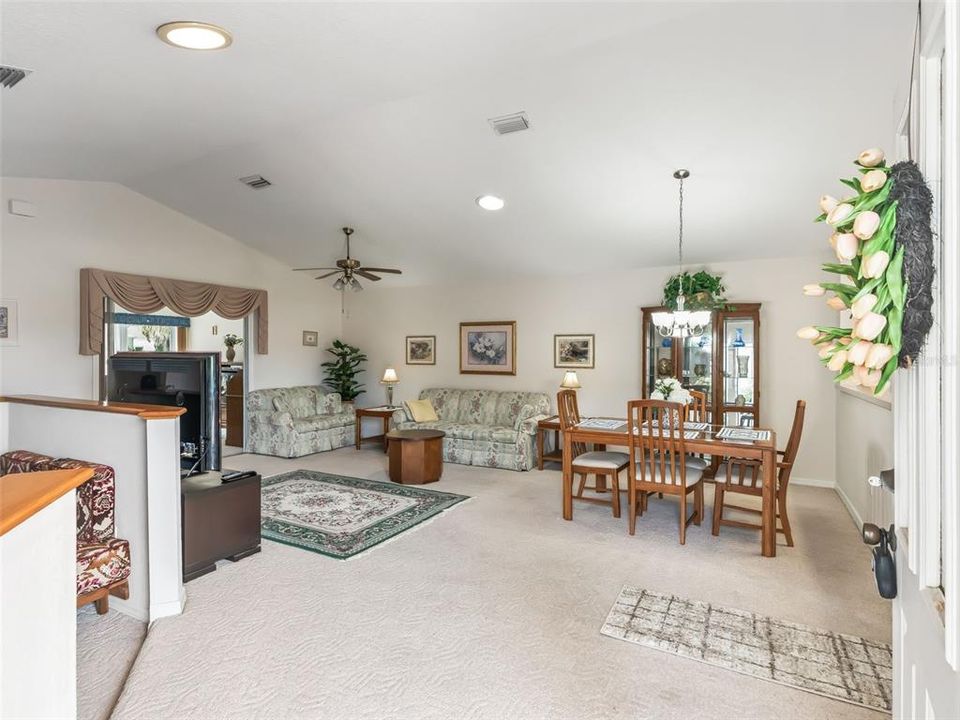For Sale: $275,000 (2 beds, 2 baths, 1704 Square Feet)