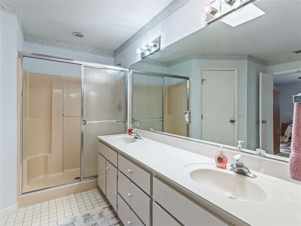 For Sale: $275,000 (2 beds, 2 baths, 1704 Square Feet)
