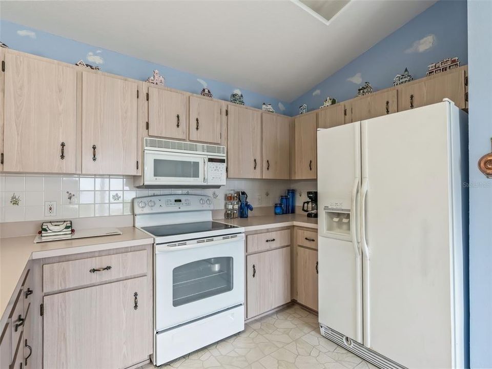 For Sale: $275,000 (2 beds, 2 baths, 1704 Square Feet)