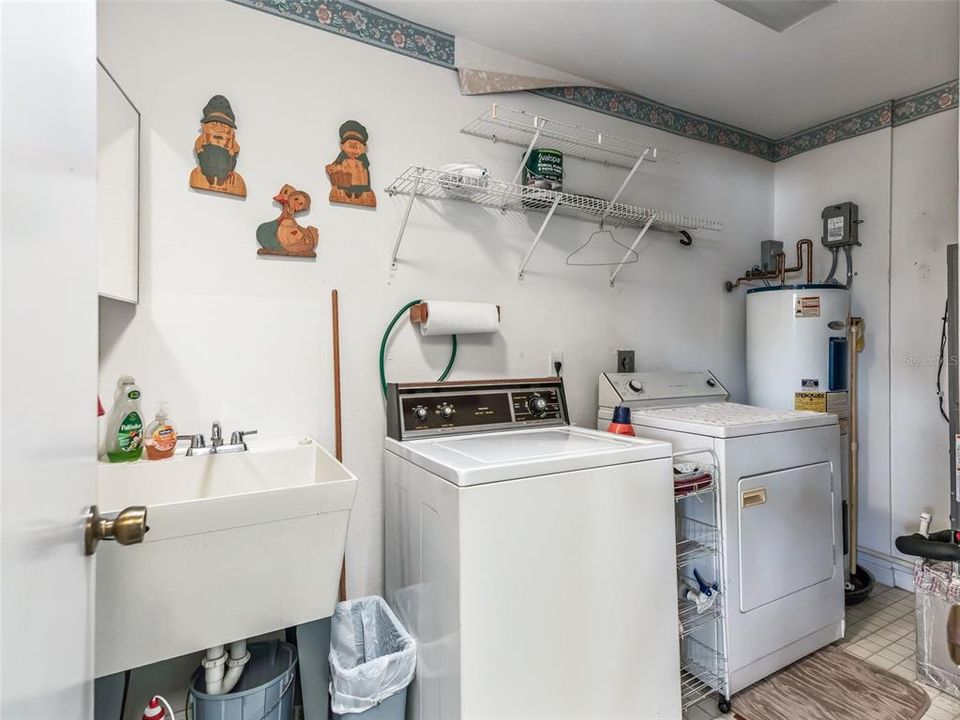For Sale: $275,000 (2 beds, 2 baths, 1704 Square Feet)