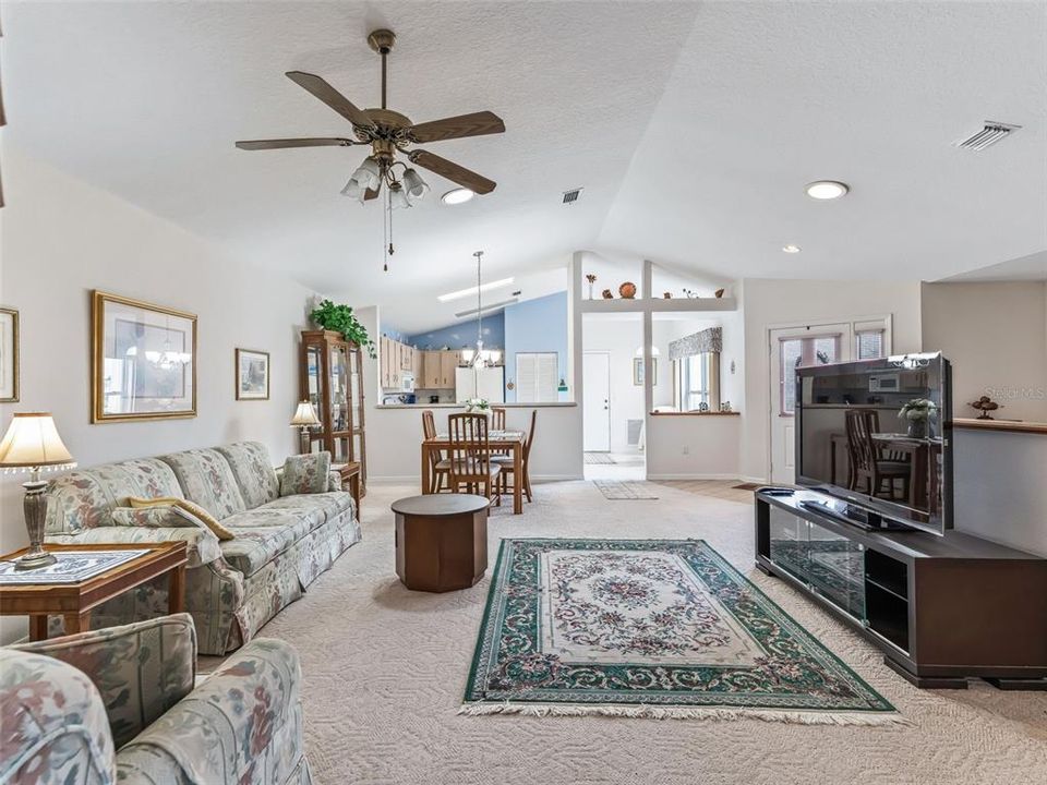 For Sale: $275,000 (2 beds, 2 baths, 1704 Square Feet)