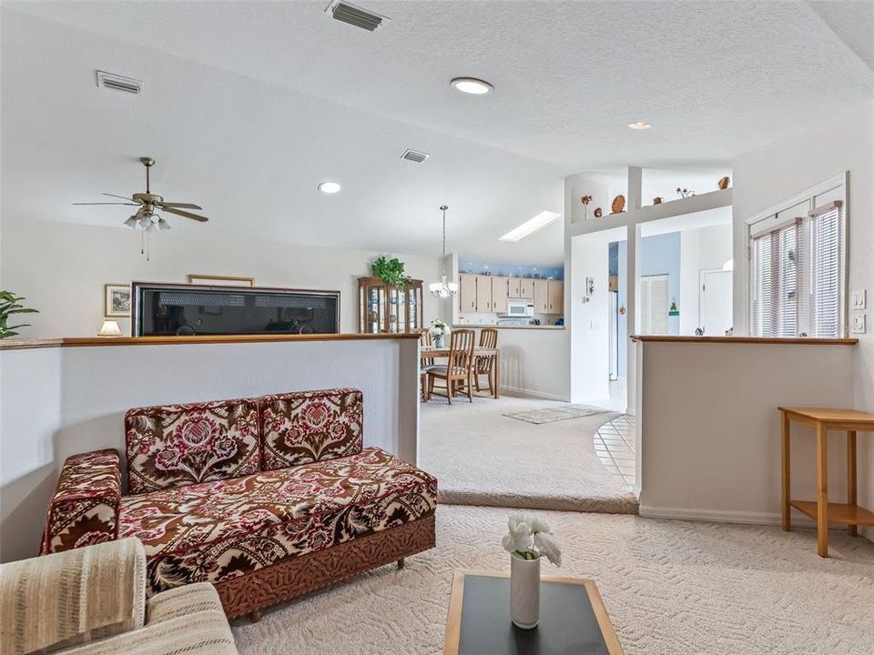 For Sale: $275,000 (2 beds, 2 baths, 1704 Square Feet)