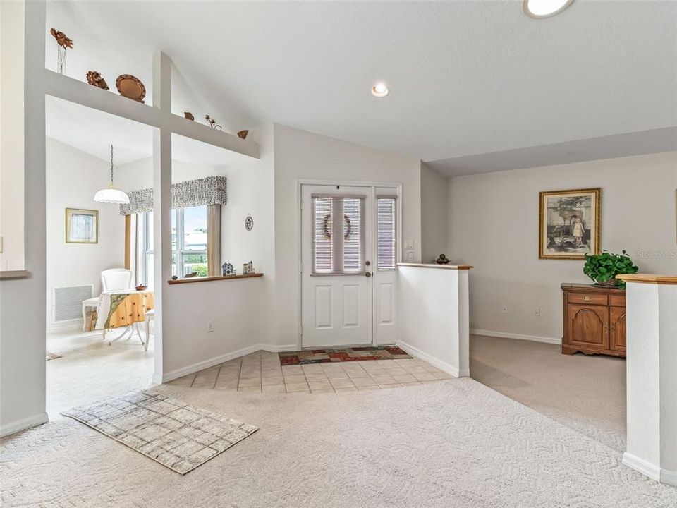 For Sale: $275,000 (2 beds, 2 baths, 1704 Square Feet)