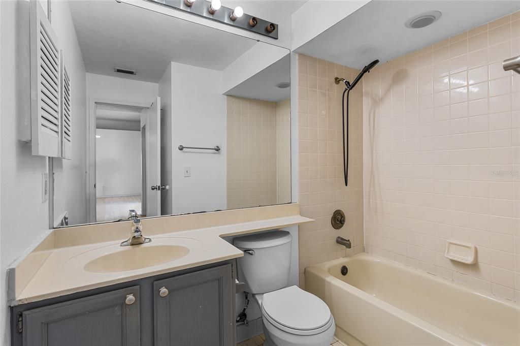 For Rent: $2,850 (3 beds, 2 baths, 1708 Square Feet)