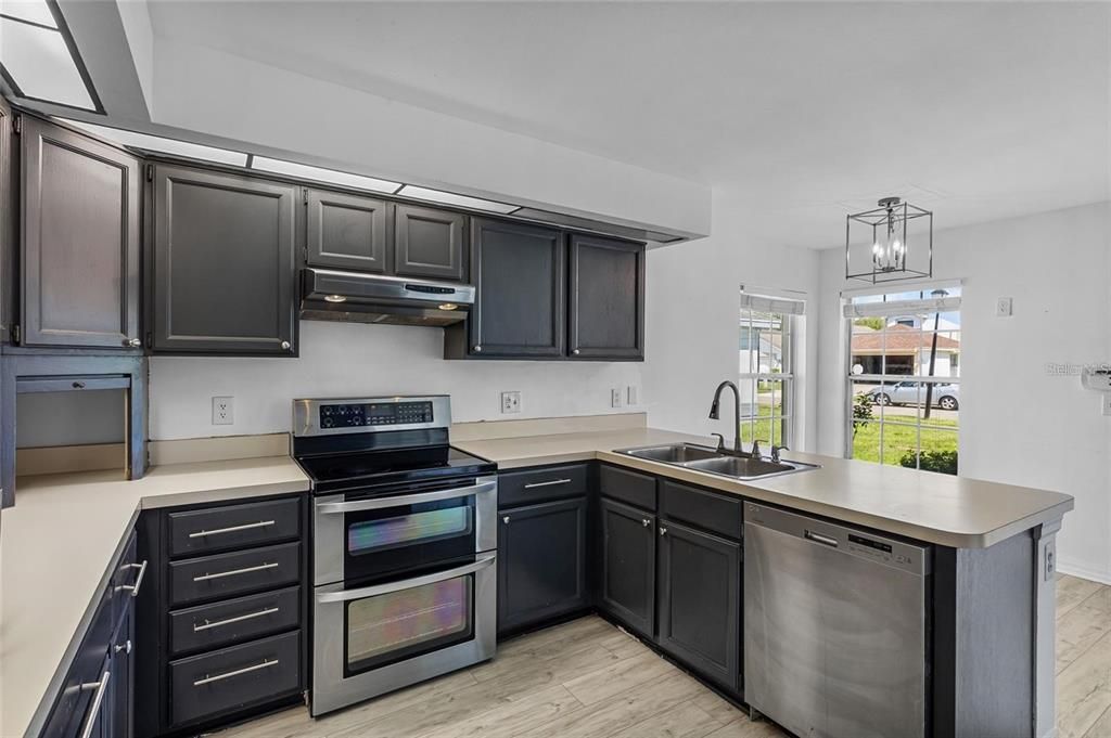 For Rent: $2,850 (3 beds, 2 baths, 1708 Square Feet)