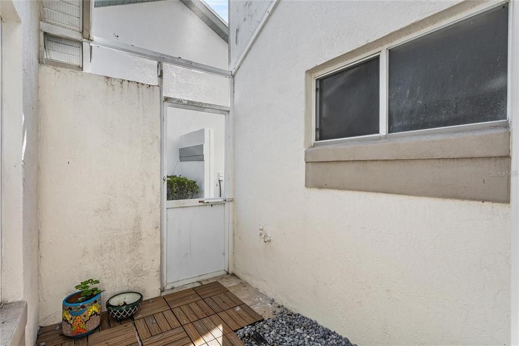 For Rent: $2,850 (3 beds, 2 baths, 1708 Square Feet)