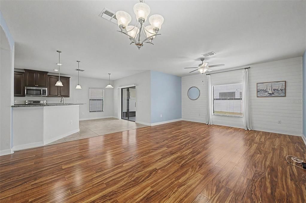 For Sale: $319,500 (3 beds, 2 baths, 1820 Square Feet)