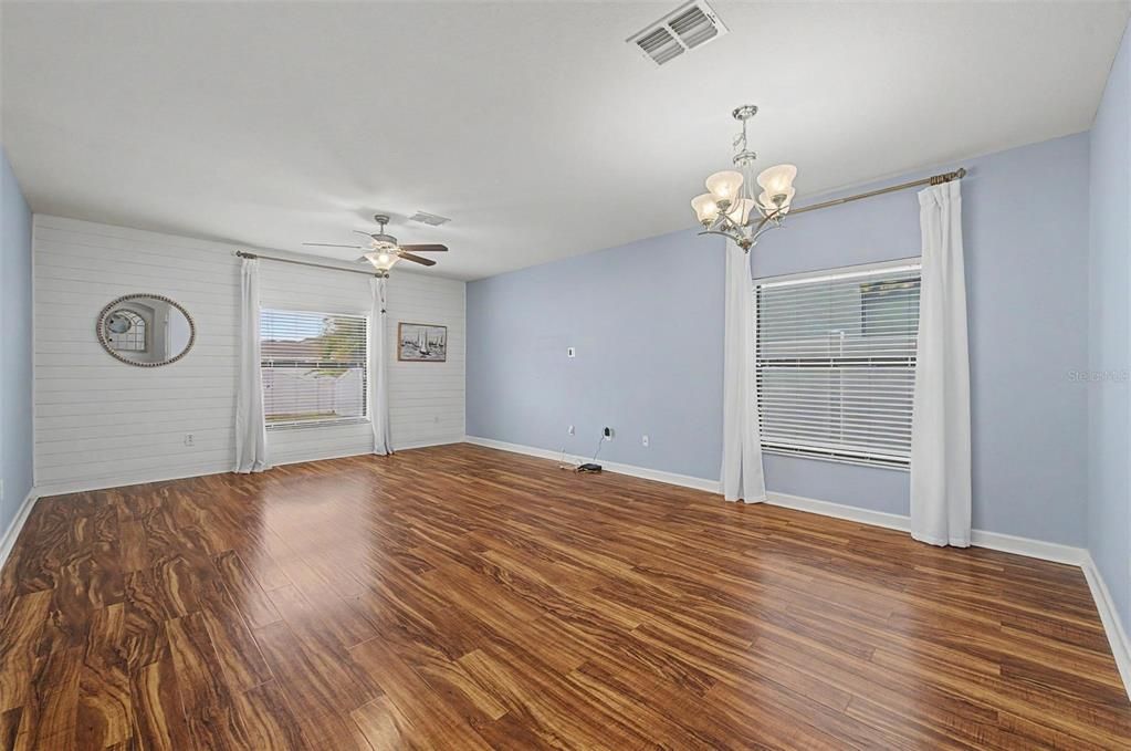 For Sale: $319,500 (3 beds, 2 baths, 1820 Square Feet)