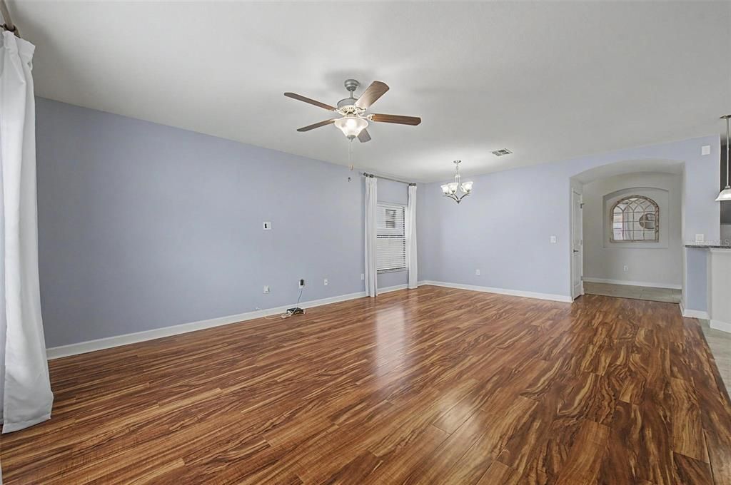 For Sale: $319,500 (3 beds, 2 baths, 1820 Square Feet)