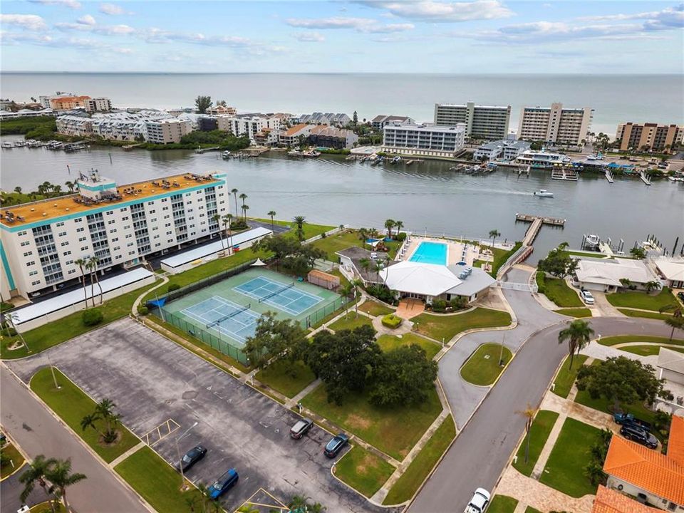 For Sale: $619,900 (3 beds, 2 baths, 2171 Square Feet)