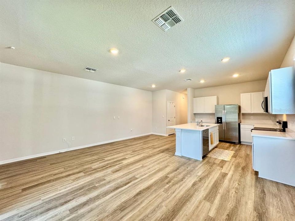 For Rent: $2,800 (3 beds, 2 baths, 1806 Square Feet)