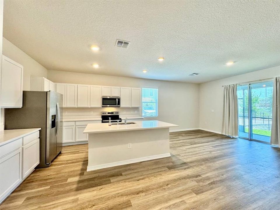 For Rent: $2,800 (3 beds, 2 baths, 1806 Square Feet)