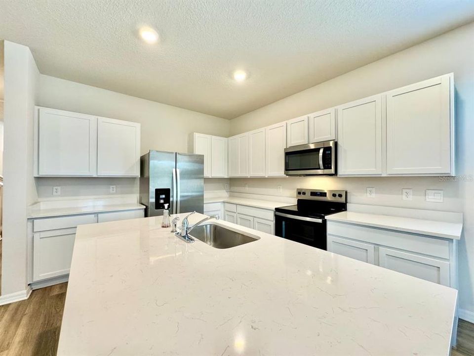 For Rent: $2,800 (3 beds, 2 baths, 1806 Square Feet)