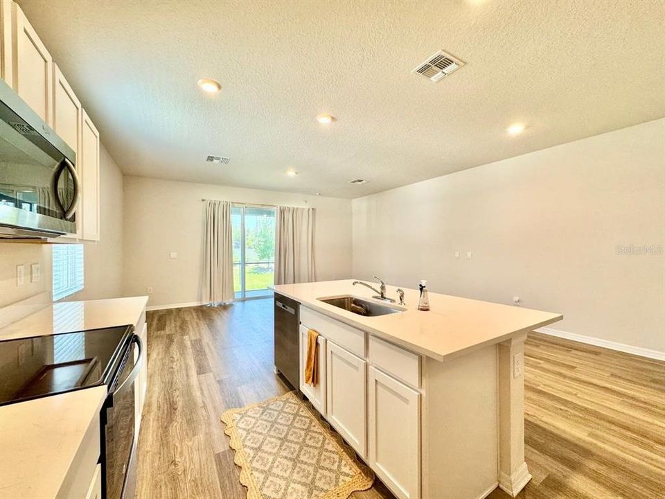 For Rent: $2,800 (3 beds, 2 baths, 1806 Square Feet)