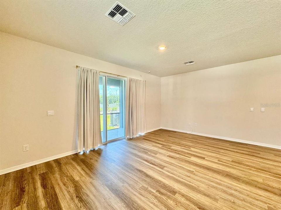 For Rent: $2,800 (3 beds, 2 baths, 1806 Square Feet)