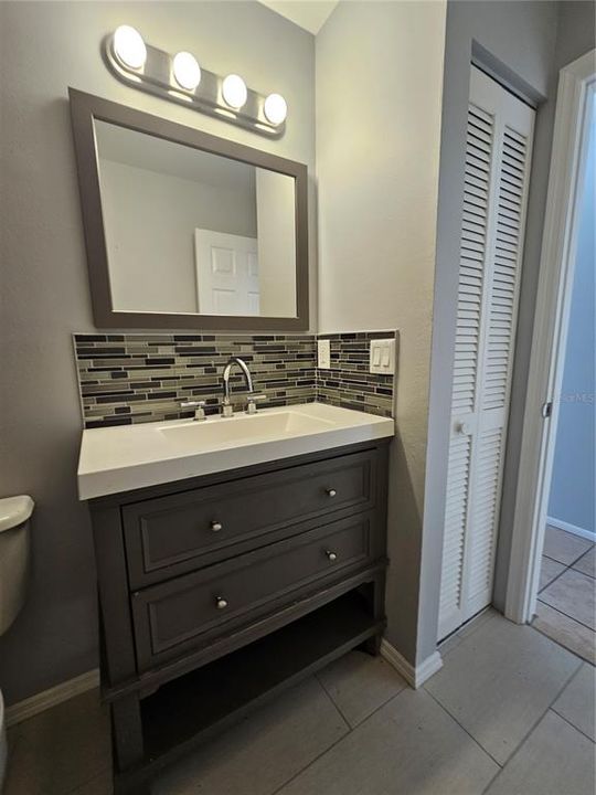 For Rent: $2,000 (2 beds, 1 baths, 797 Square Feet)