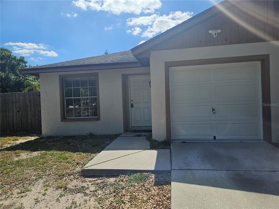 For Rent: $2,000 (2 beds, 1 baths, 797 Square Feet)