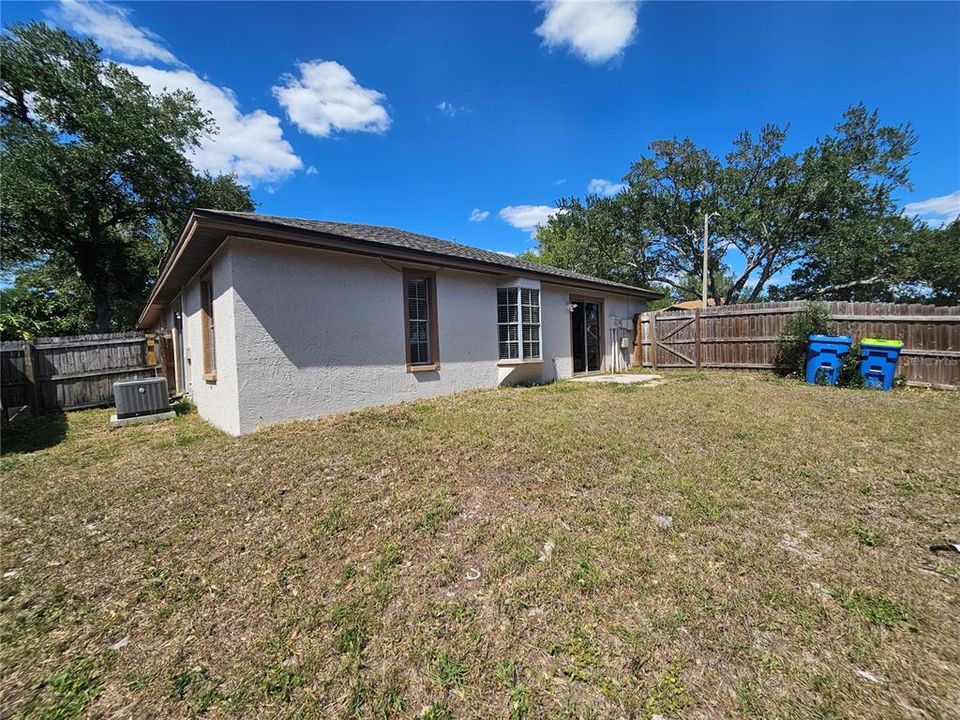 For Rent: $2,000 (2 beds, 1 baths, 797 Square Feet)