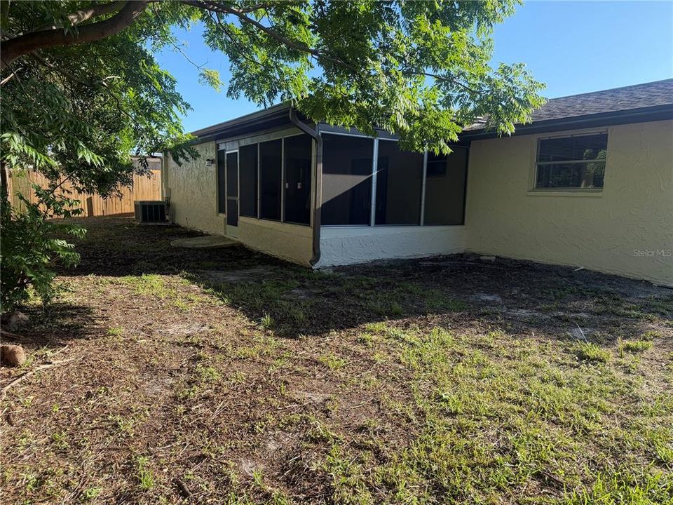 For Sale: $275,000 (2 beds, 2 baths, 1190 Square Feet)