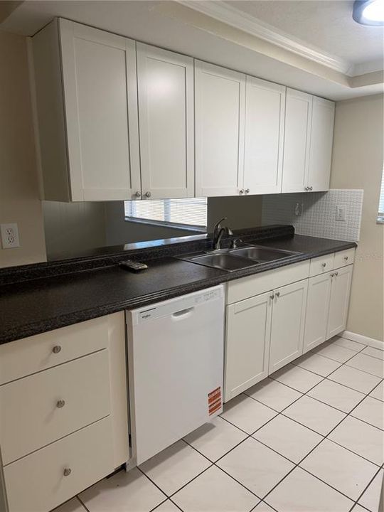 For Sale: $275,000 (2 beds, 2 baths, 1190 Square Feet)