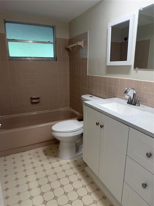 For Sale: $275,000 (2 beds, 2 baths, 1190 Square Feet)