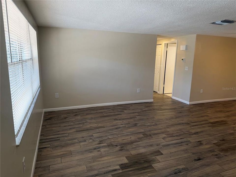 For Sale: $275,000 (2 beds, 2 baths, 1190 Square Feet)