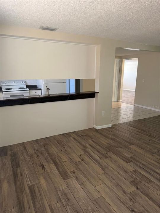 For Sale: $275,000 (2 beds, 2 baths, 1190 Square Feet)