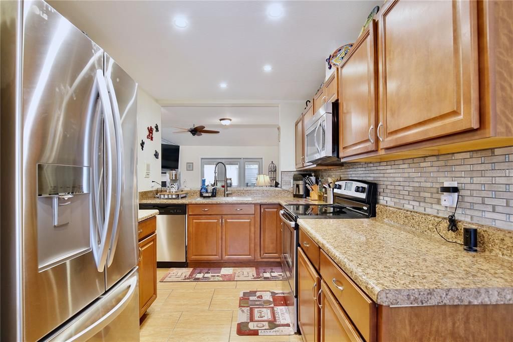 For Sale: $299,999 (3 beds, 2 baths, 1284 Square Feet)