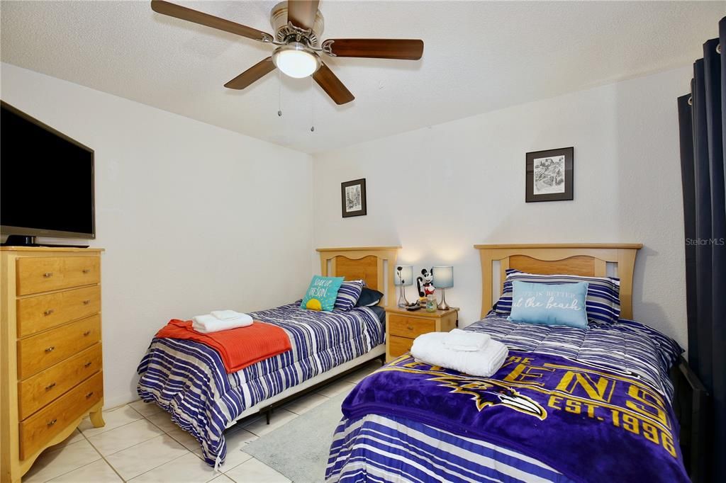 For Sale: $299,999 (3 beds, 2 baths, 1284 Square Feet)