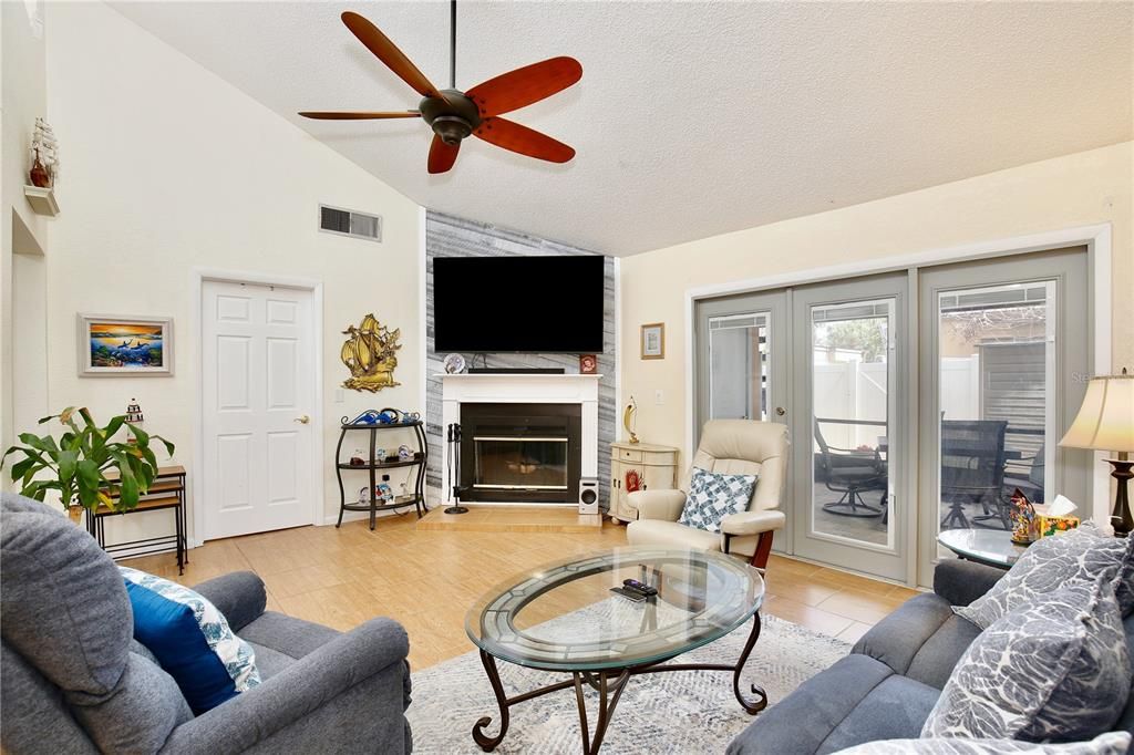 For Sale: $299,999 (3 beds, 2 baths, 1284 Square Feet)
