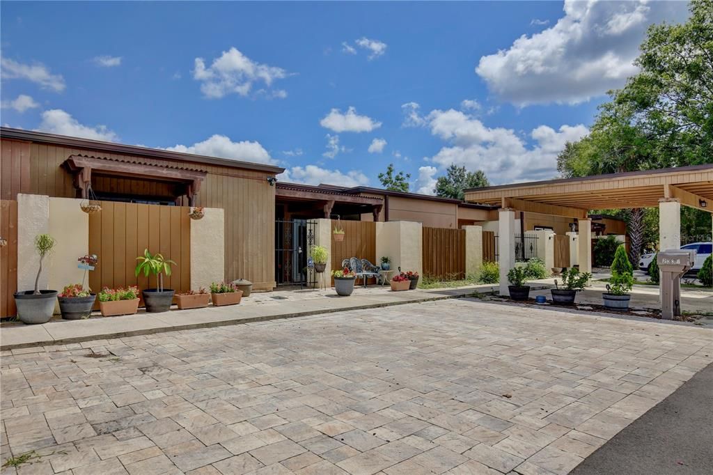 For Sale: $299,999 (3 beds, 2 baths, 1284 Square Feet)