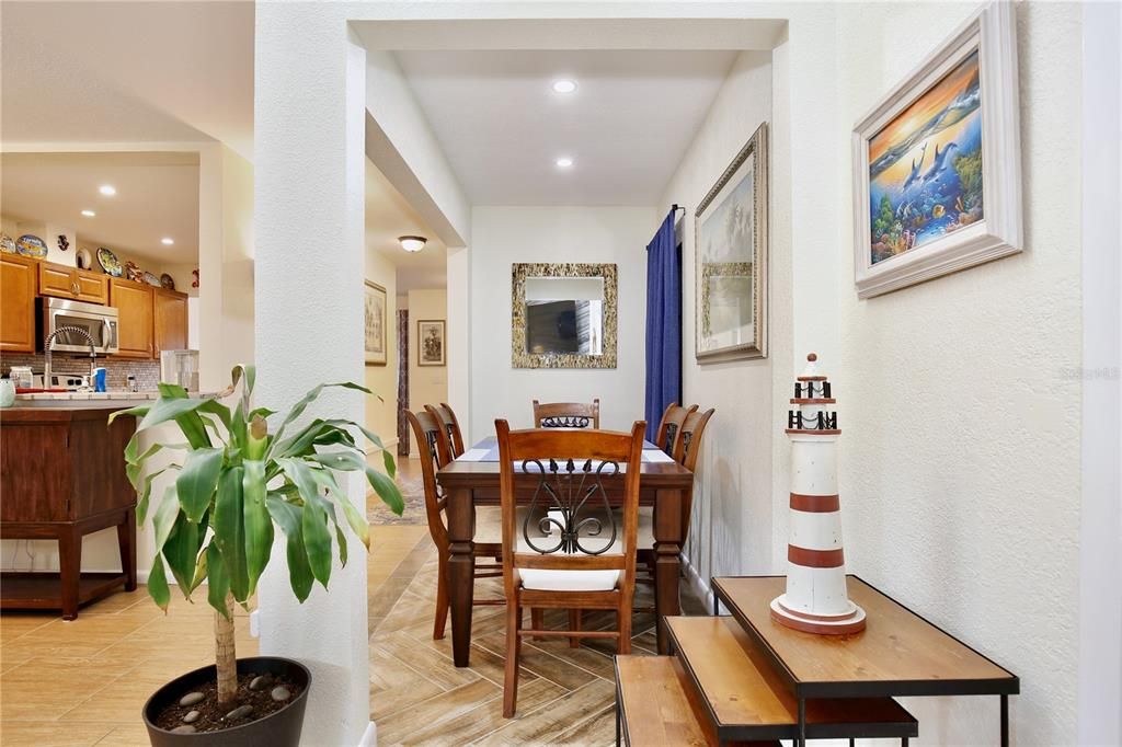 For Sale: $299,999 (3 beds, 2 baths, 1284 Square Feet)