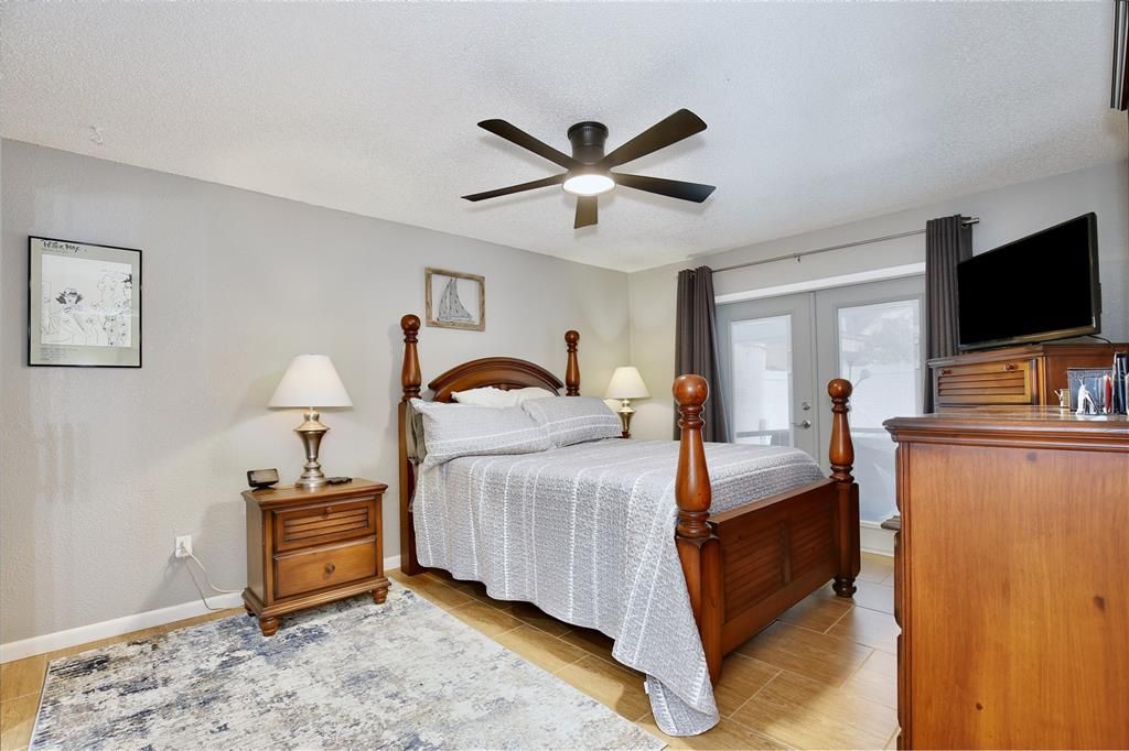For Sale: $299,999 (3 beds, 2 baths, 1284 Square Feet)
