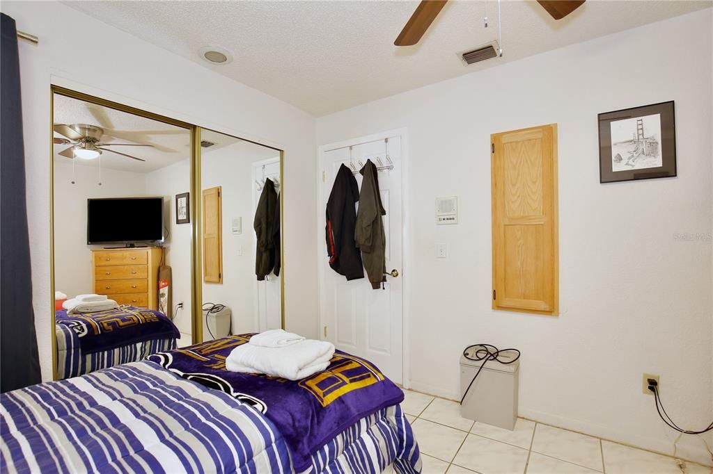 For Sale: $299,999 (3 beds, 2 baths, 1284 Square Feet)