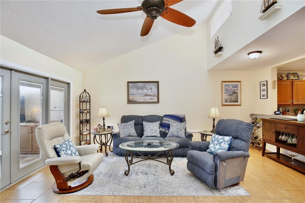 For Sale: $299,999 (3 beds, 2 baths, 1284 Square Feet)