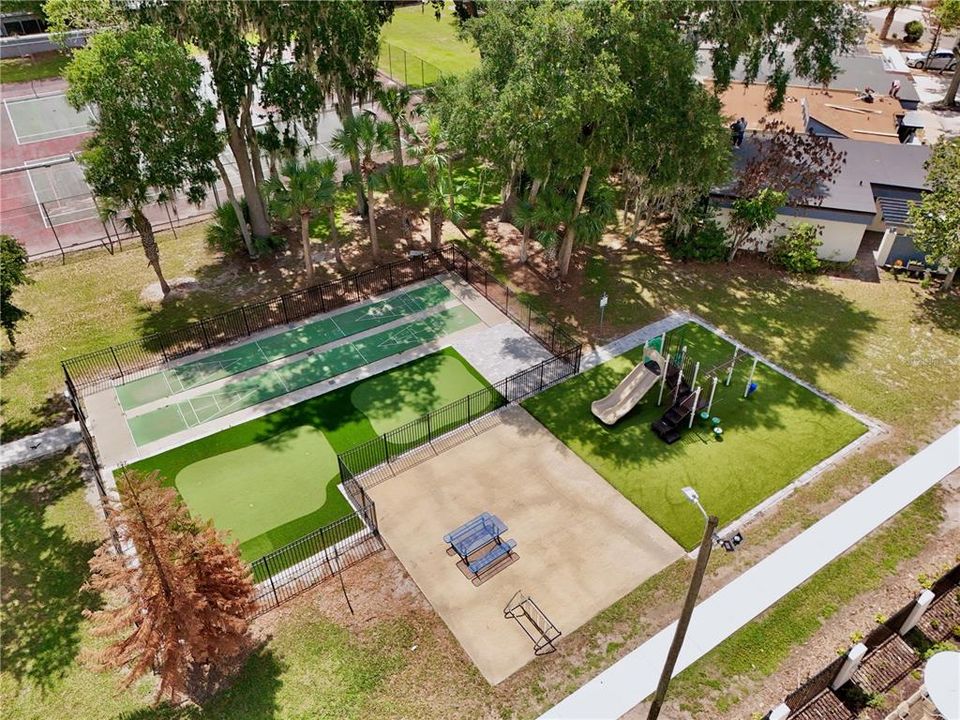For Sale: $299,999 (3 beds, 2 baths, 1284 Square Feet)