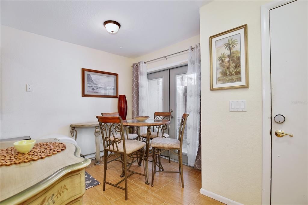 For Sale: $299,999 (3 beds, 2 baths, 1284 Square Feet)