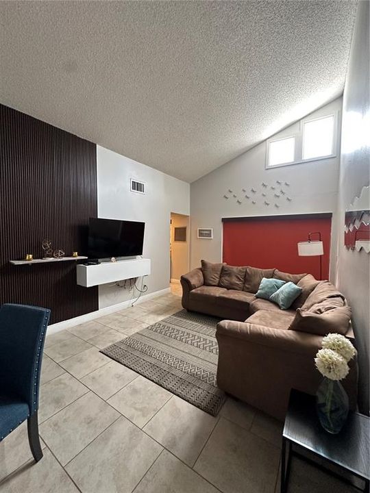 For Rent: $2,049 (2 beds, 2 baths, 820 Square Feet)