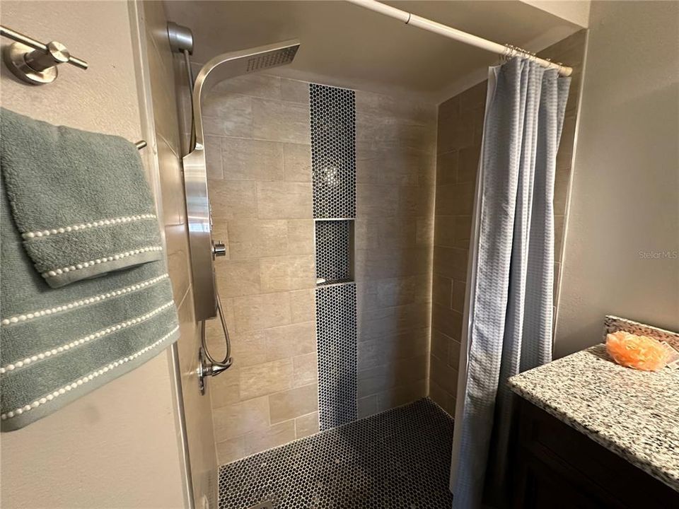 For Rent: $2,049 (2 beds, 2 baths, 820 Square Feet)