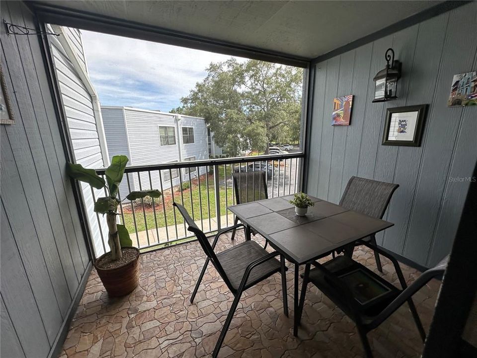 For Rent: $2,049 (2 beds, 2 baths, 820 Square Feet)