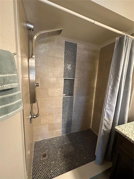 For Rent: $2,049 (2 beds, 2 baths, 820 Square Feet)